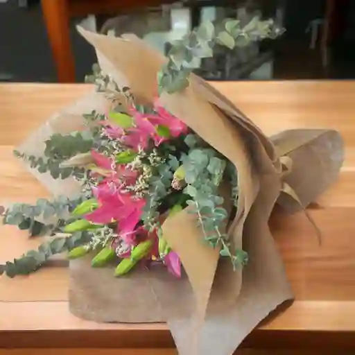 Bouquet De Lirios Premium