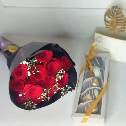 Combo Bouquet De Rosas Y Caja Acetato Con Fresas Con Chocolate