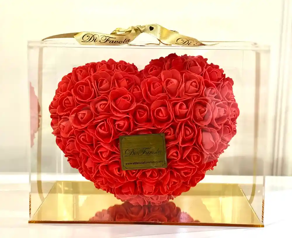 Corazón En 3 D De Rosas Rojas En Caja De Acrílico.