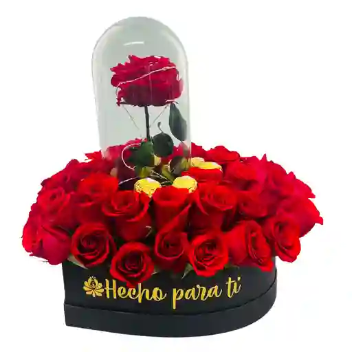 Arreglo Floral 24 Rosas En Corazón Con Cupula Y Rosa Inmortalizada