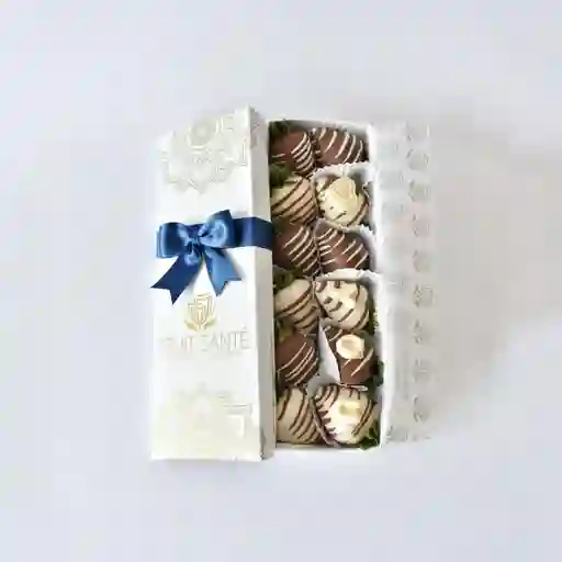 Caja De 12 Fresas Premium Cubiertas Con Chocolate + Letras De Chocolate