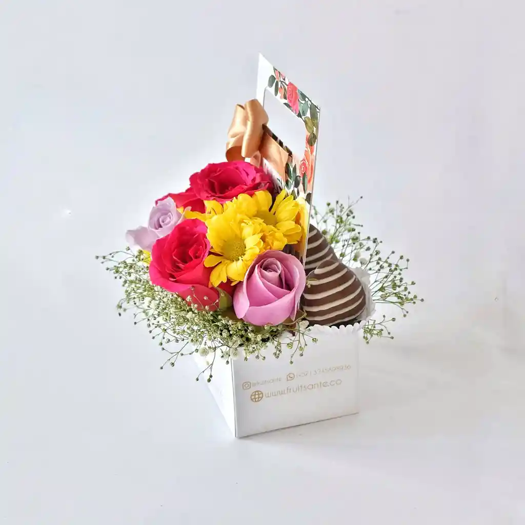 Jardin De Flores Surtidas Y 3 Fresas Premium Cubiertas Con Chocolate