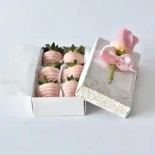 Caja De 6 Fresas Premium Con Chocolate Rosado + Rosa Rosada