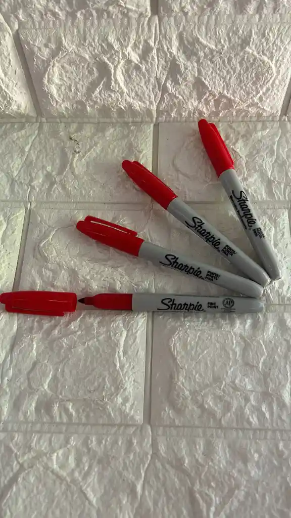 Sharpie Rojo Delgado Permanente