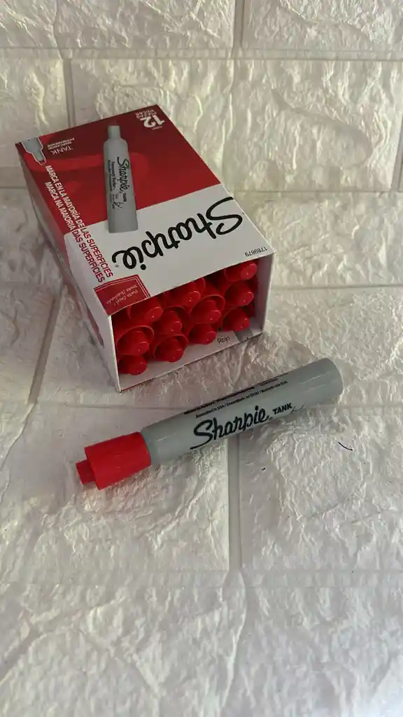 Sharpie Rojo Grueso Permanente Tank X12 Unidades