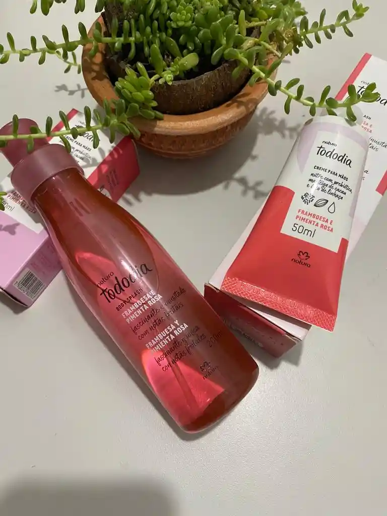 Kit Frambuesa Y Pimienta Rosa Splash + Crema Tododía + Bolsa De Regalo Natura.