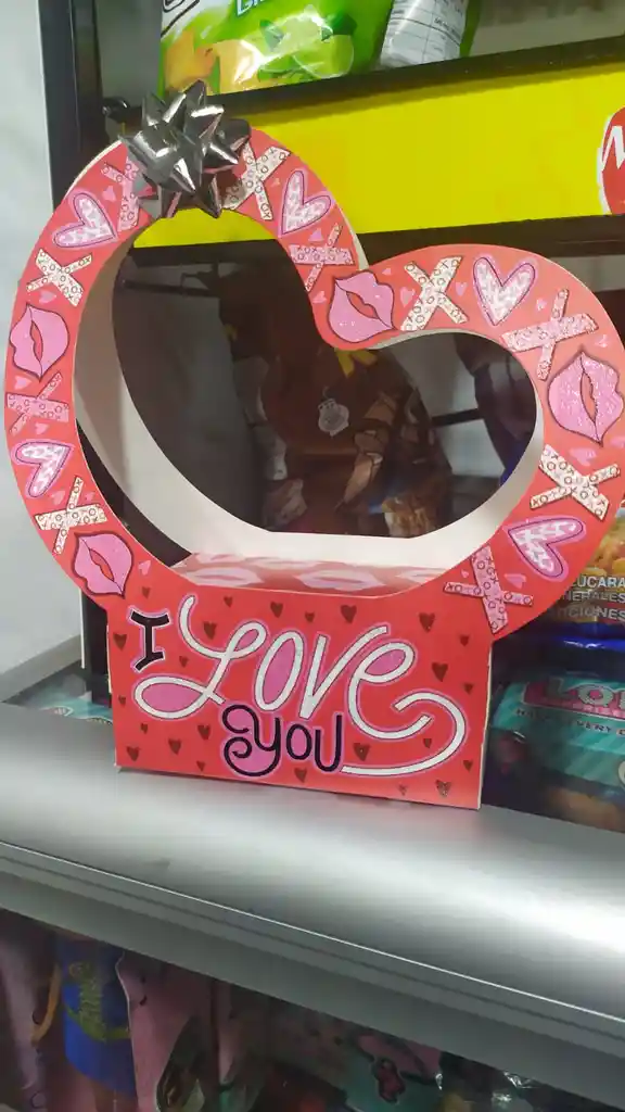 Detalle De Amor Y Amistad En Caja Con Chocolates.