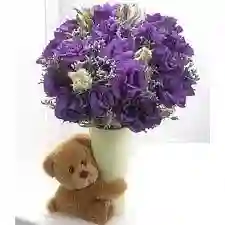 Jarron De Flores Moradas Y Oso De Peluche