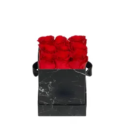 Caja Top Negra Marmrolada Con Rosas Preservadas