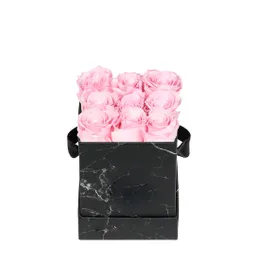 Caja Top Negra Marmolada Con Rosas Preservadas
