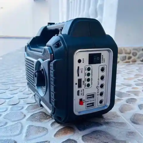 Planta Solar Recargable Con Radio Bluetooth Am/fm Bp-pl087s + Bombillos