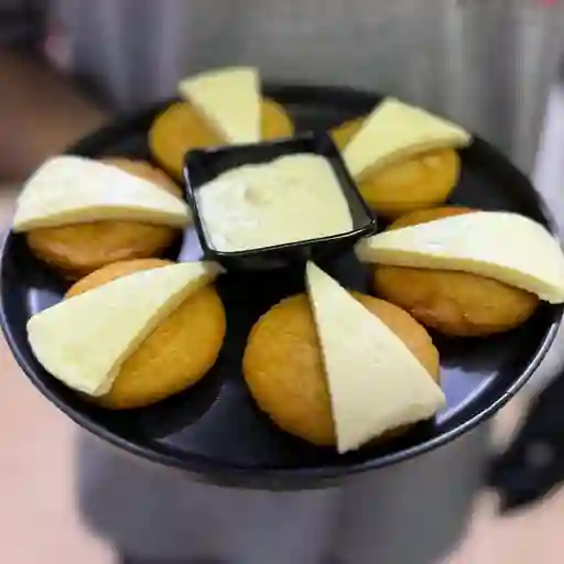 Arepitas fritas con queso