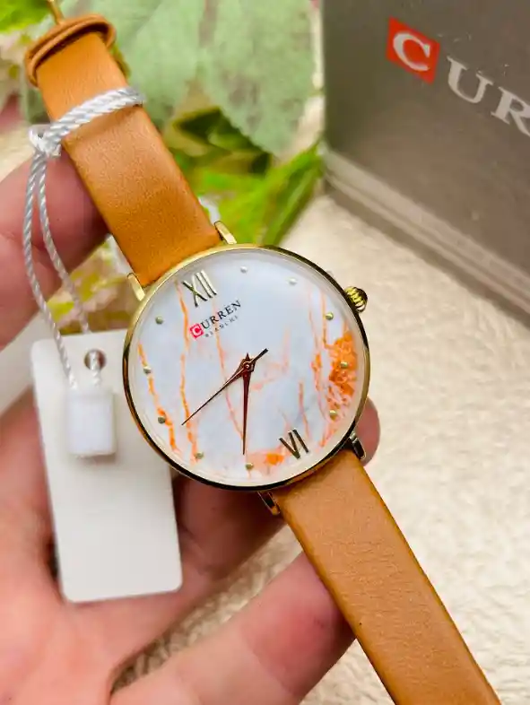 Reloj Analógico Pulsera En Cuero Curren Original Para Mujer Café Con Blanco