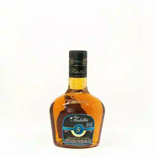 Ron Medellin 5 Años Media