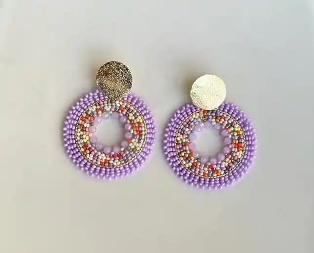 Areta Tejida En Morado Y Colores