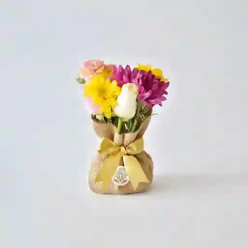 Mini Bouquet De Flores Surtidas En Tela Yute.