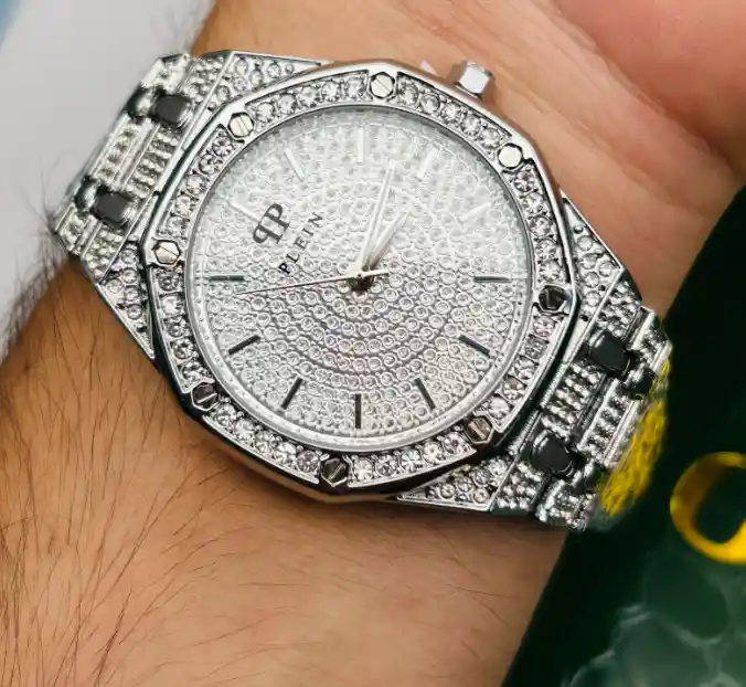 Reloj De Pulso En Acero Analógico Para Hombre Con Piedras Brillantes