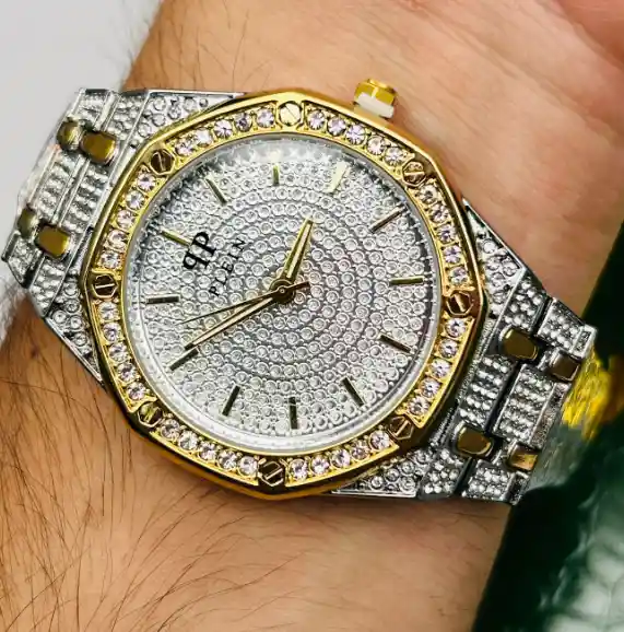 Reloj De Pulso En Acero Analógico Para Hombre Con Piedras Brillantes