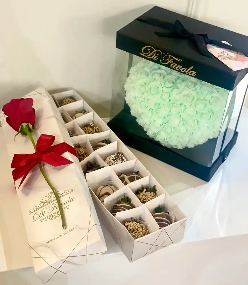 Corazon De Rosas Verde Menta + 16 Fresas Con Chocolate.