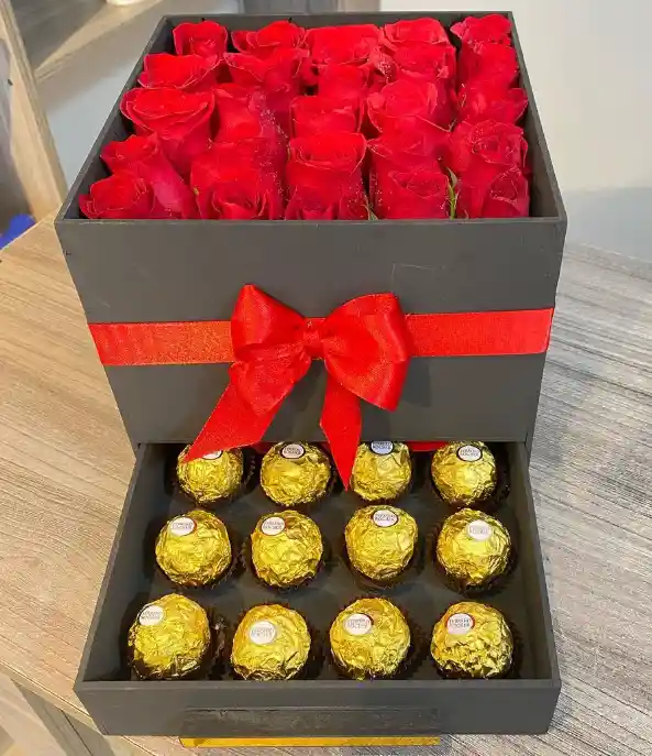 Flores Rojas En Caja Con Chocolates Ferrero 8und