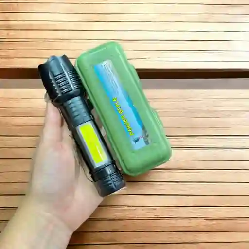 Linterna Militar Mediana 4 Modos De Luz, Zoom, Alcance 300 Metros