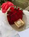 Ramo De 24 Rosas En Papel Costal Con Chocolates Ferrero