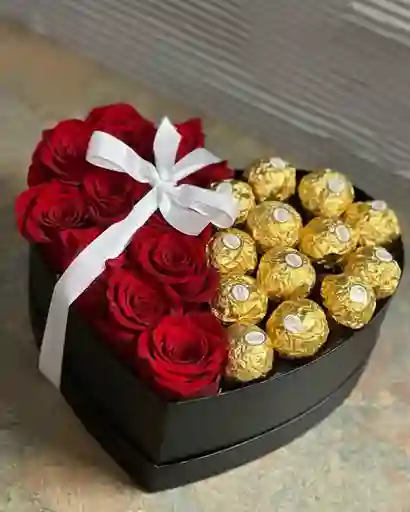 Corazon De Mitad De Rosas Y Mitad Chocolates