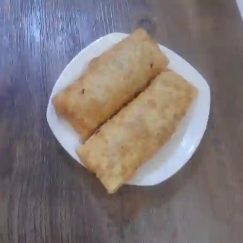 2 Egg Rolls con Bocadillo.