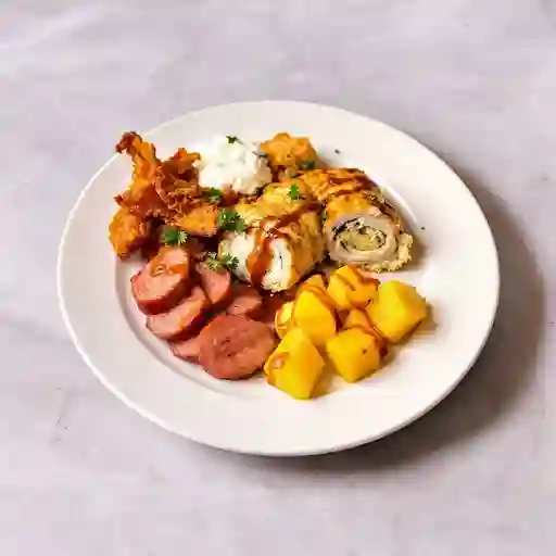 Carne Oreada, Chorizo, Pollo Rellena Y Chicharon