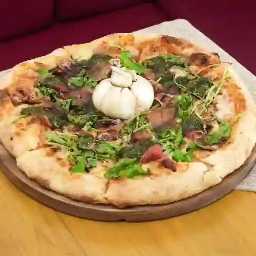 Pizza Burrata y Serrano