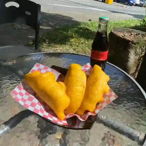 Empanada de Arroz y Carne