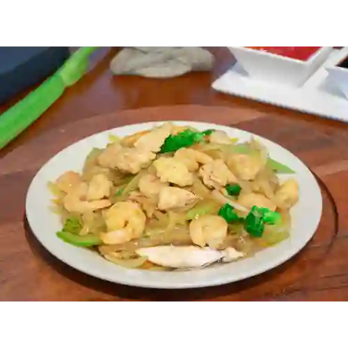 Chop Suey con Pollo y Camarones