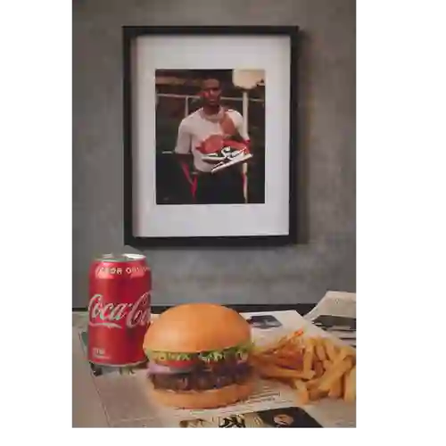 Classic Burger + Papas a la Francesa.