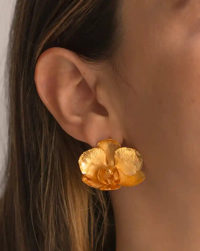 Aretes Topo Orquidea Phalaenopsis Baby Doradas