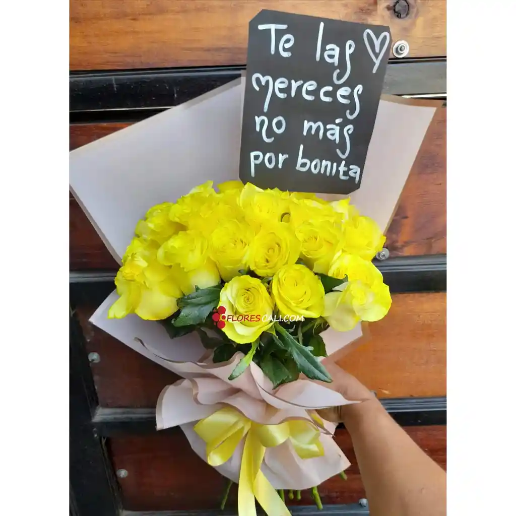 Bouquet De Rosa Amarilla Con Letrero