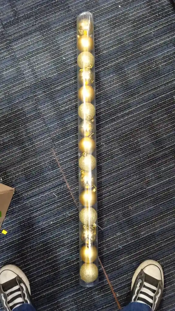 15 Bolas De Navidad Doradas En Tubo De 6cm (en El Tubo Vienen Escarchadas, Opacas Y Brillantes).