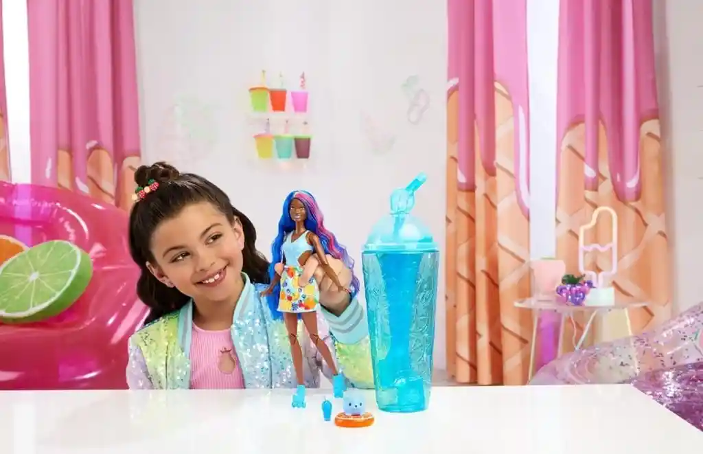 Barbie Muñeca Pop Reveal Y Accesorios, Aroma A Ponche De Fruta Con Cabello Azul, 8 Sorpresas Incluyen Slime, Cambio De Color Y Cachorro