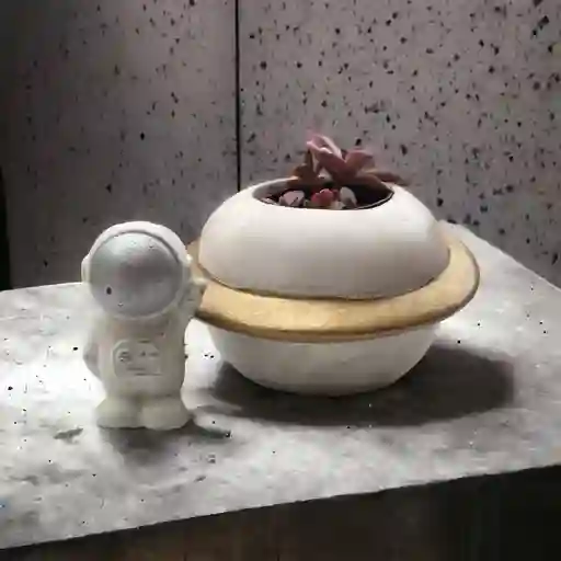 Materas Decorativas Planeta Dorado Con Astronauta Y Suculenta Gratis Cemento Concret