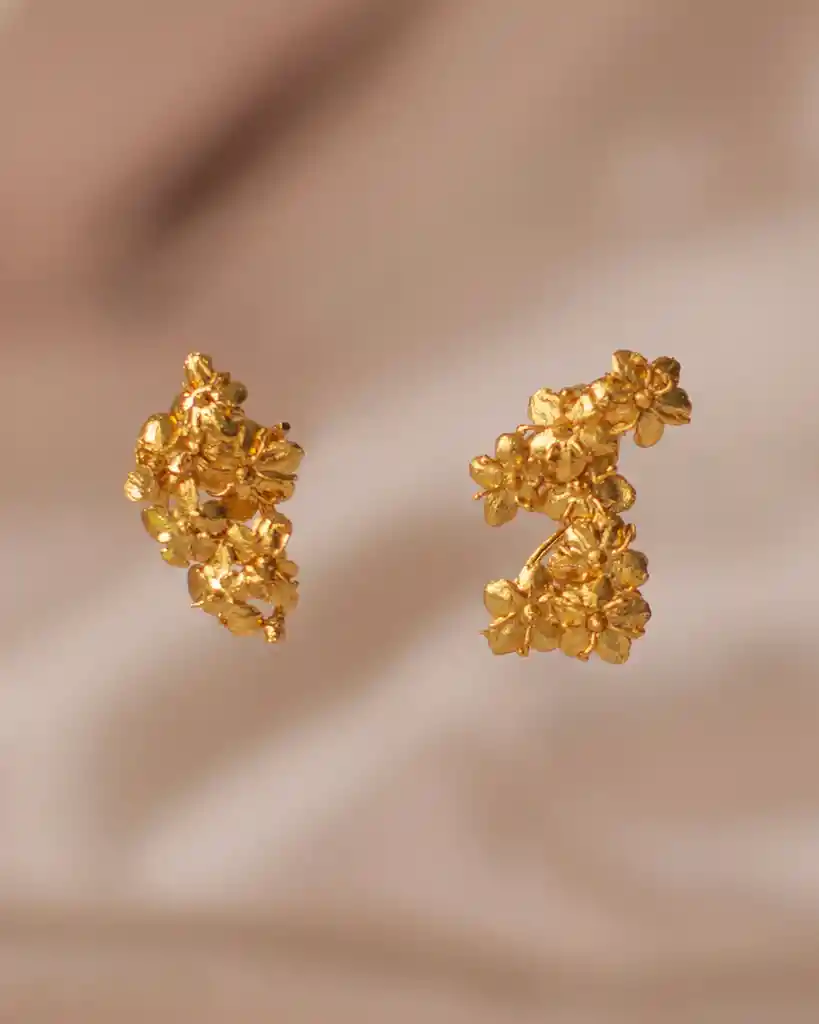 Aretes Topo Ramita Flor Sauco Dorado