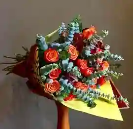 Bouquet Con Docena De Rosas