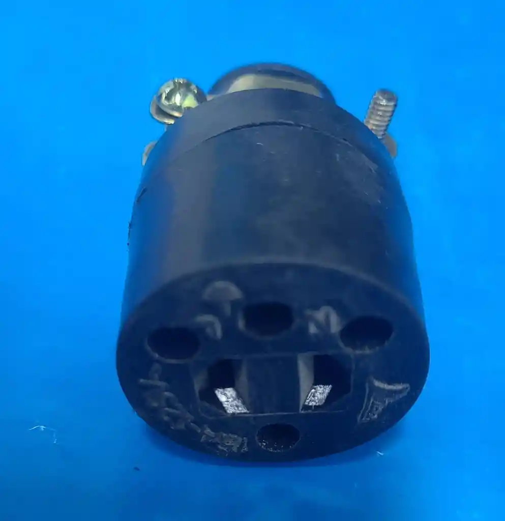 Toma Aéreo Caucho Polo A Tierra 15a 125v
