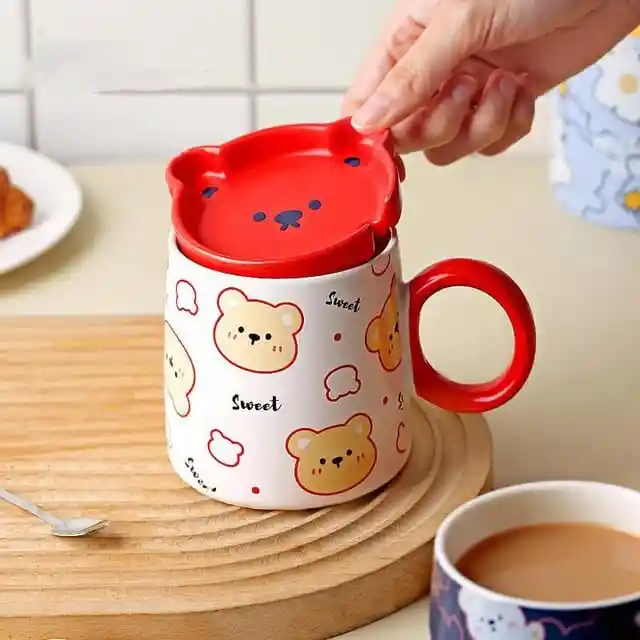 Mug Sweet En Cerámica De Osos Con Tapa Roja De Ositos