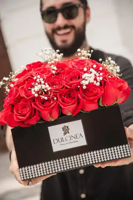 Box 40 Rosas Caja Negra
