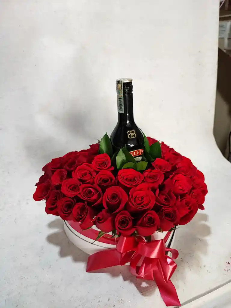 Corazon De Rosas Rojas Con Baileys