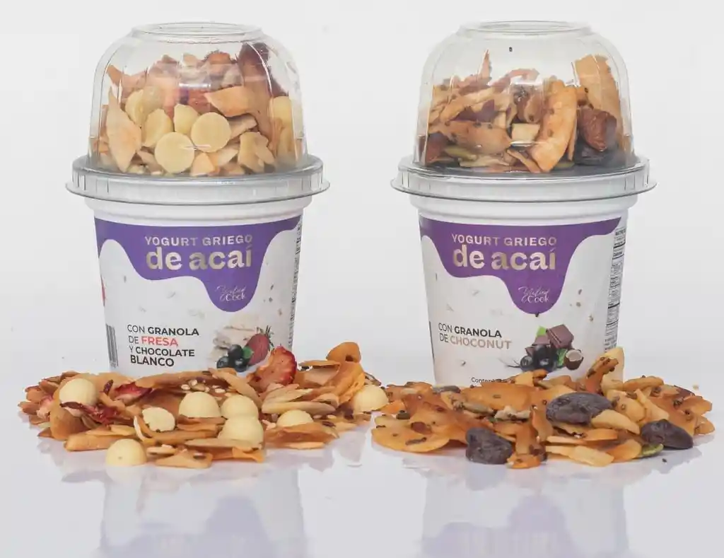 Yogur Griego De Acaí Con Granola De Fresa