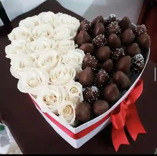 Corazon Rosas Blancas Y Fresas Con Chocolate Aniversario Nacimiento Bienvenida Feliz Cumple