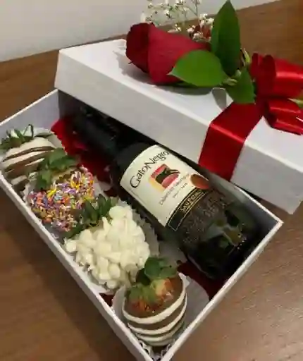 Caja Con Vino Rosa Y Fresas Cumpleaños Aniversario San Valentin Y Navidad, Amor Y Amistad, Del Abogado