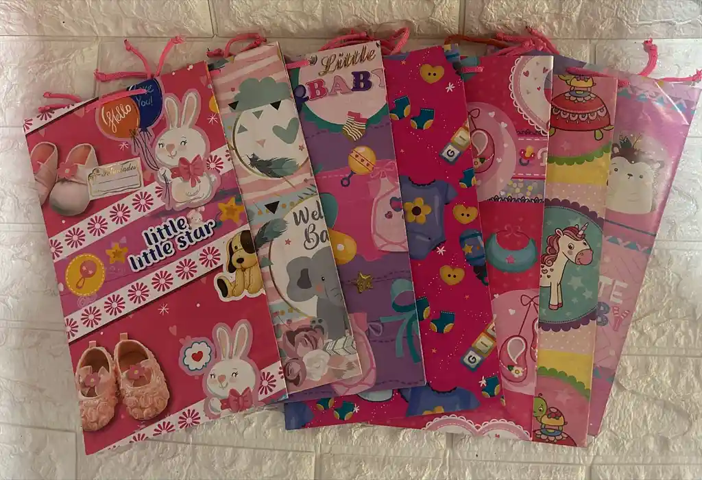 Bolsa Regalo Papel Mediana Bebe Niña 26*15*7