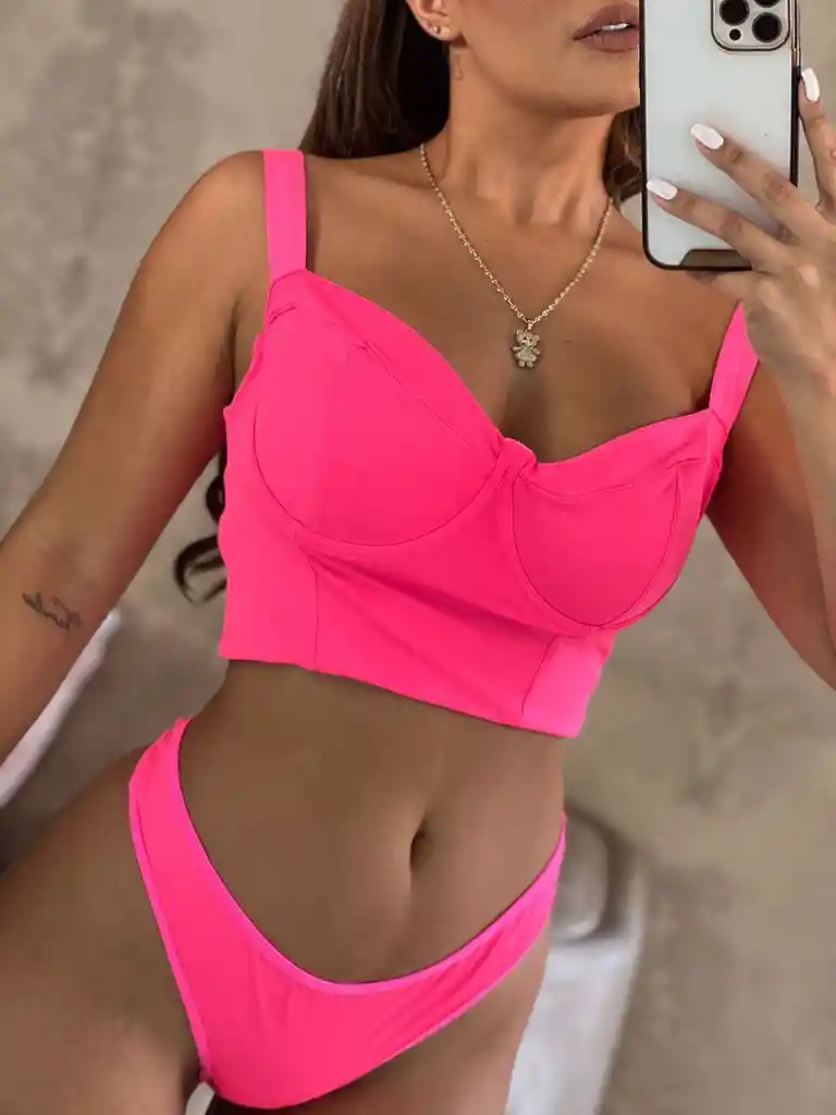 Crop Top Con Varilla De Realce Con Tanga