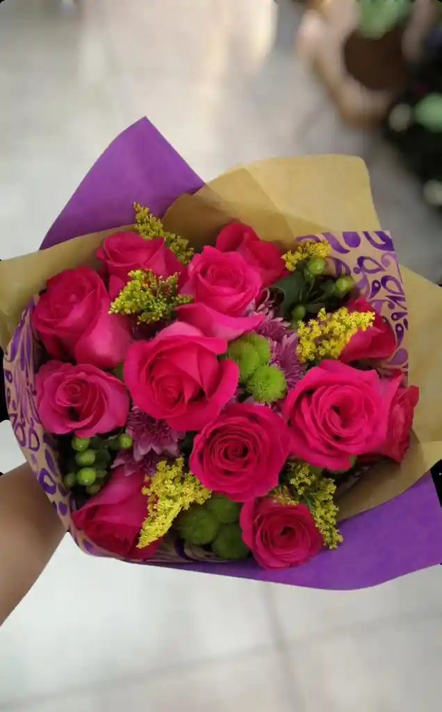 Bouquet De Rosas Fucsia